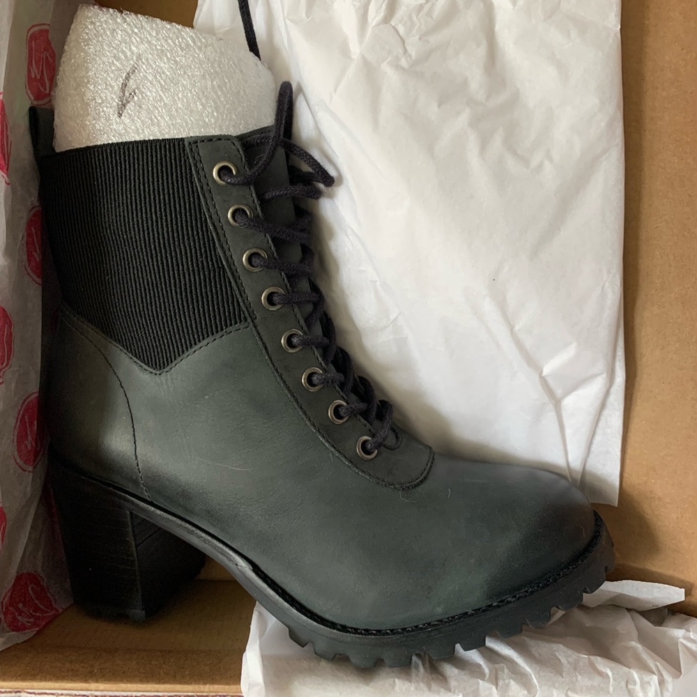 NWB black heeled boots by Matisse